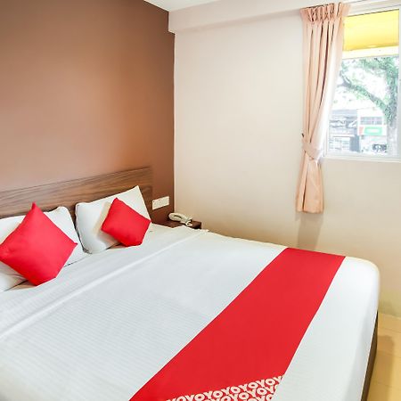 Oyo 89480 Dream House Hotel Skudai Esterno foto