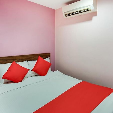 Oyo 89480 Dream House Hotel Skudai Esterno foto