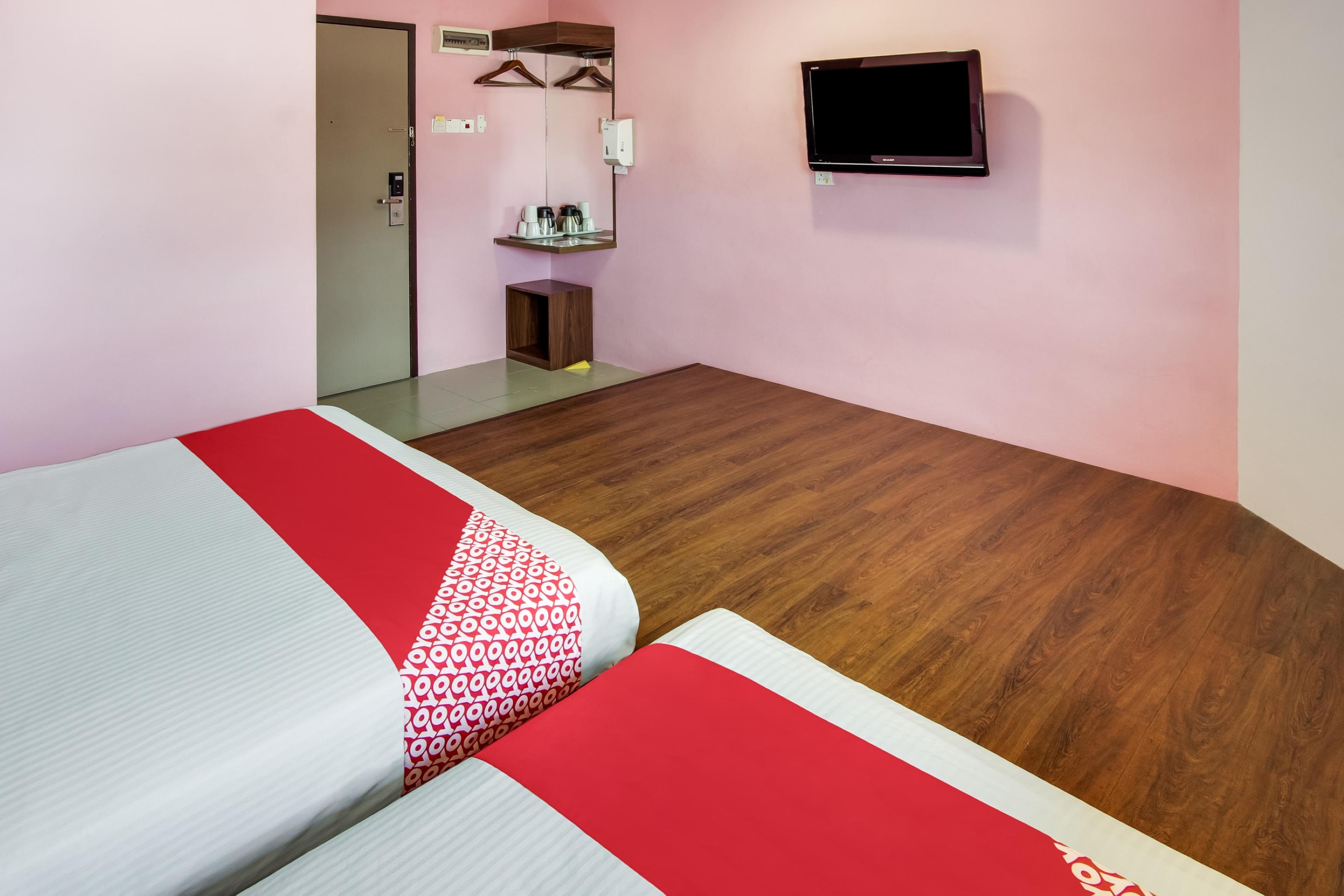 Oyo 89480 Dream House Hotel Skudai Esterno foto