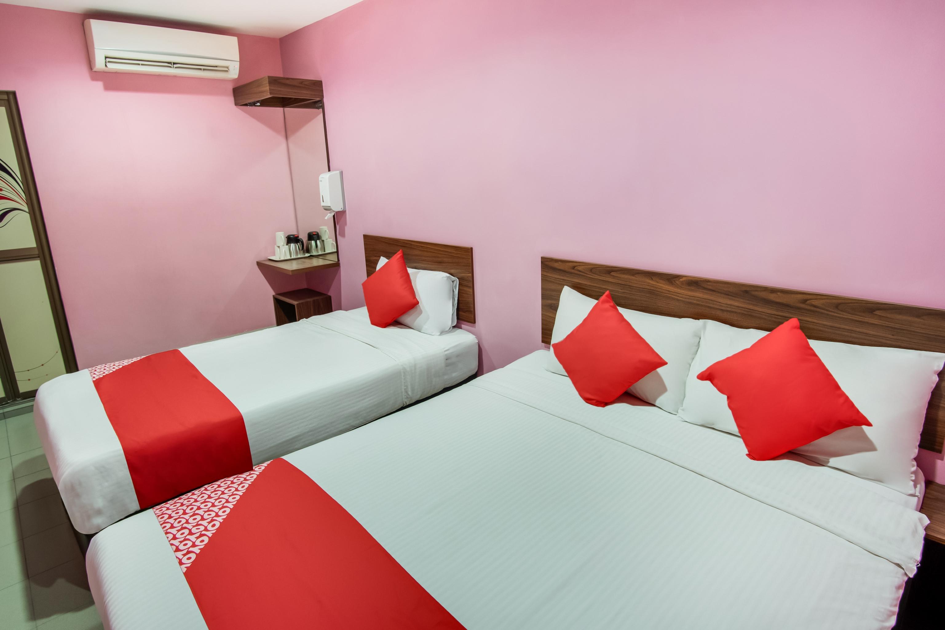 Oyo 89480 Dream House Hotel Skudai Esterno foto