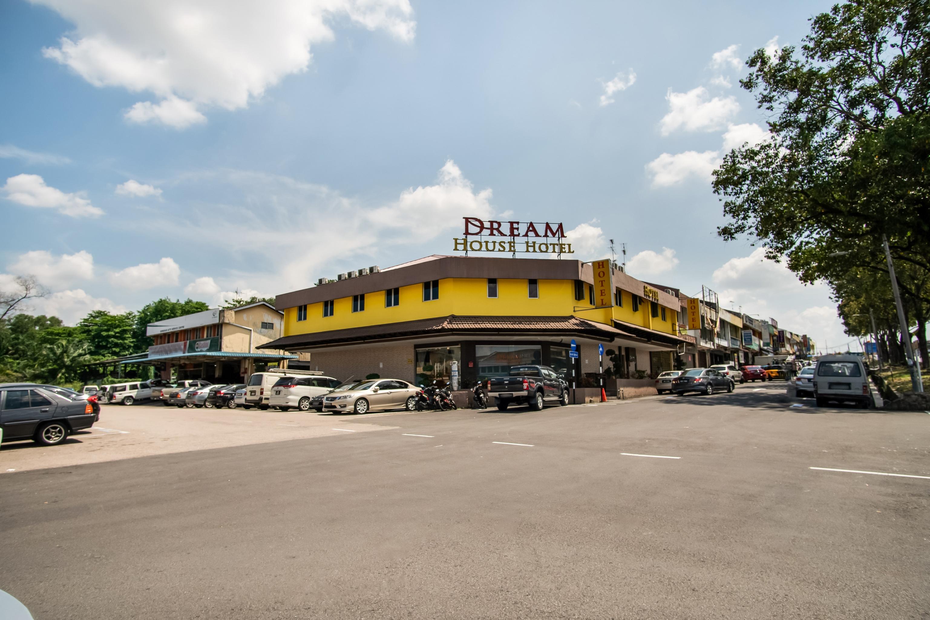 Oyo 89480 Dream House Hotel Skudai Esterno foto