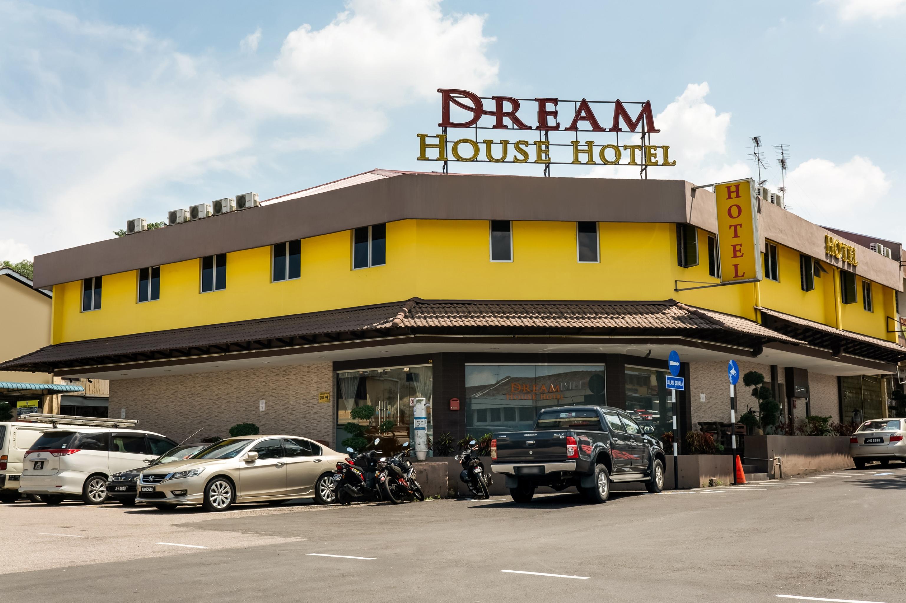 Oyo 89480 Dream House Hotel Skudai Esterno foto