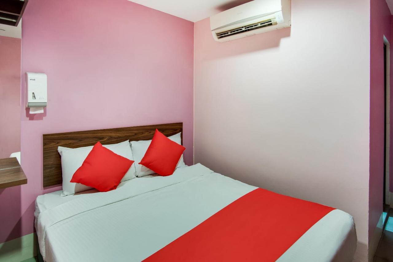 Oyo 89480 Dream House Hotel Skudai Esterno foto
