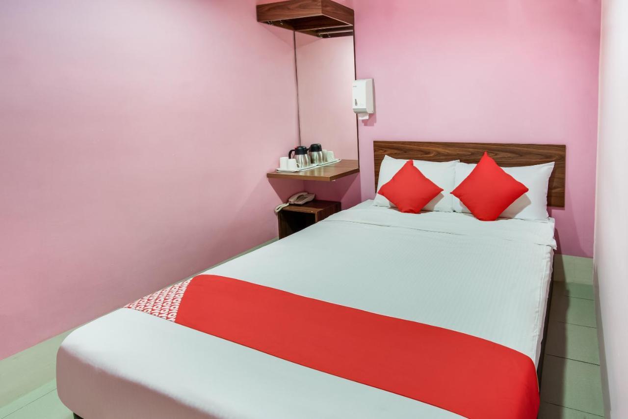 Oyo 89480 Dream House Hotel Skudai Esterno foto
