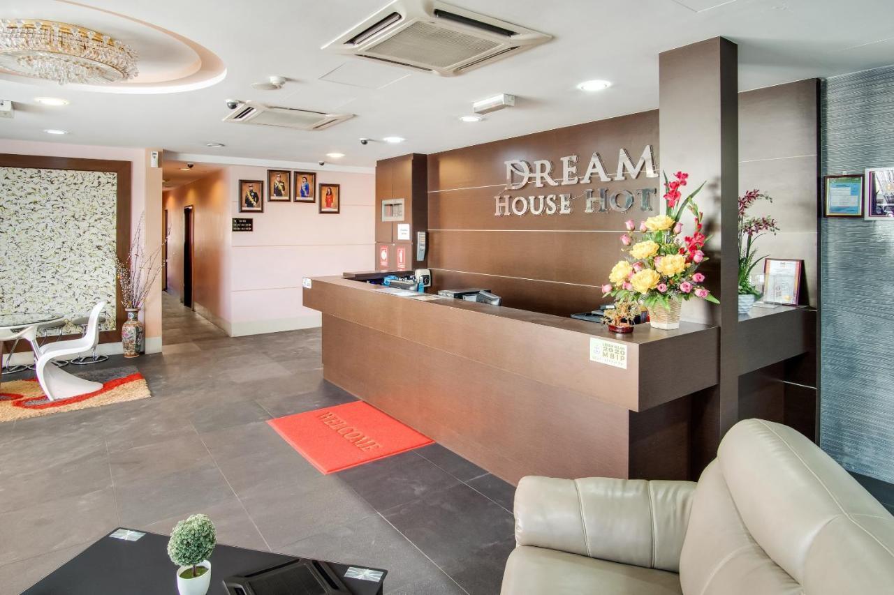 Oyo 89480 Dream House Hotel Skudai Esterno foto