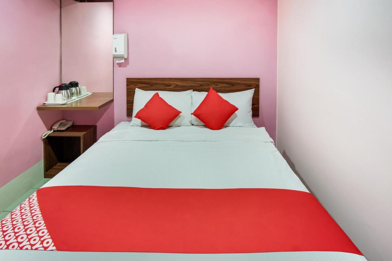 Oyo 89480 Dream House Hotel Skudai Esterno foto