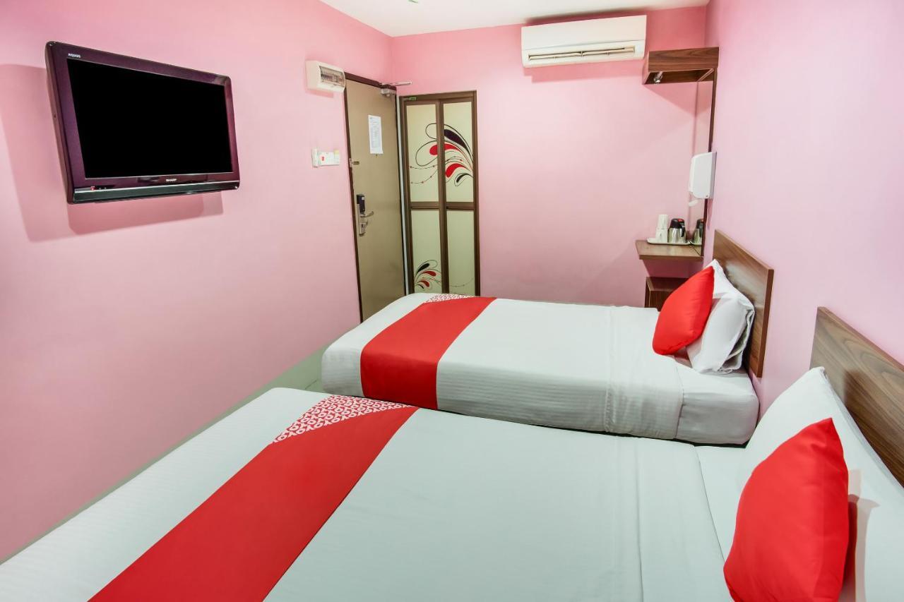 Oyo 89480 Dream House Hotel Skudai Esterno foto