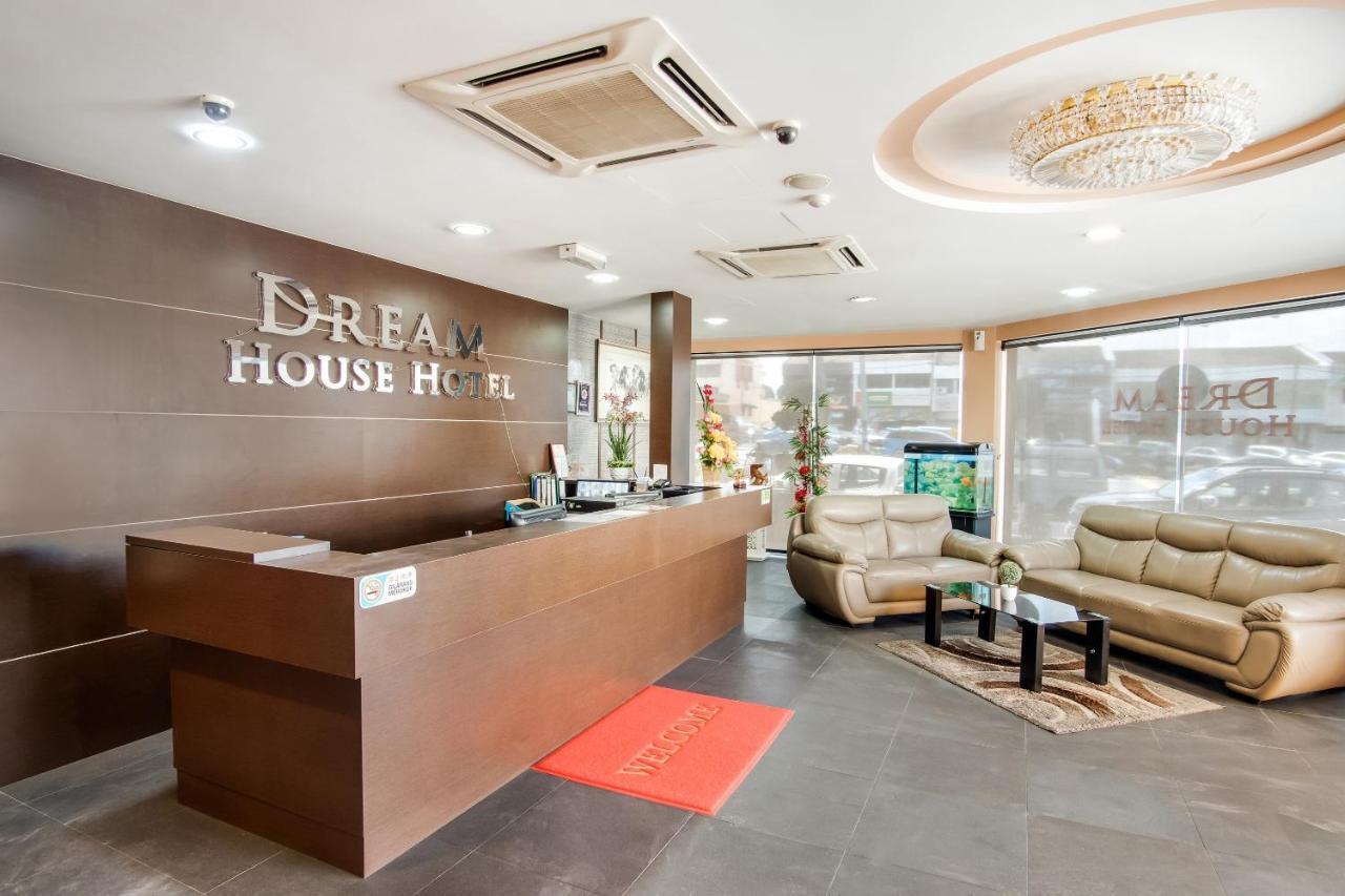 Oyo 89480 Dream House Hotel Skudai Esterno foto